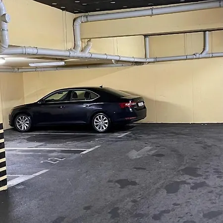 Veluni - - Free Parking スプリト