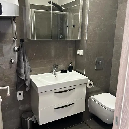 Veluni - - Free Parking スプリト