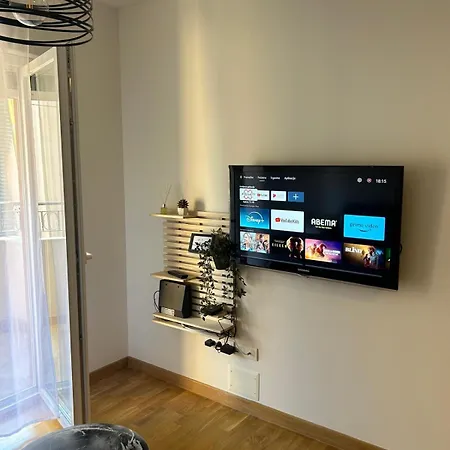 Veluni - - Free Parking Appartement