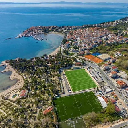 Veluni - - Free Parking *